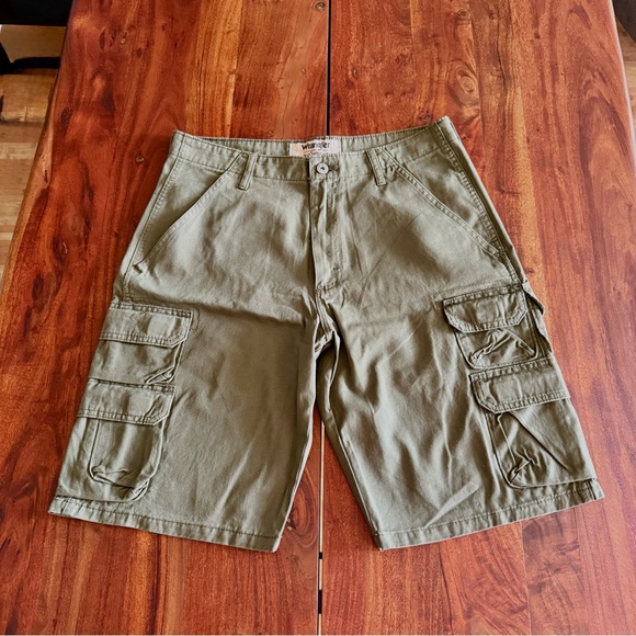 Wrangler Authentics Dark Olive Men's  Cotton Twill Cargo Shorts SZ 32 - Picture 1 of 6